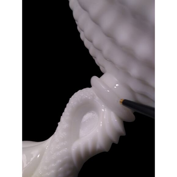 Vtg Imperial Milk Glass Koi Fish And Clam Shell Compote Dish - Picture 3 of 5